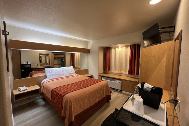 Room 14 of 16