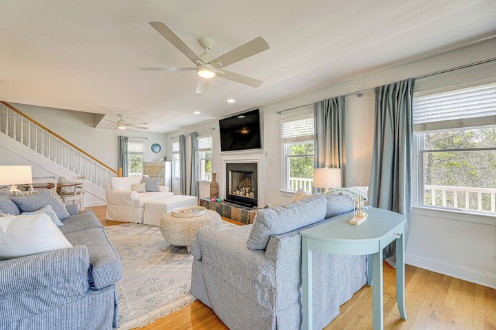 Waterfront Home w / Screened Porch & Sunsets