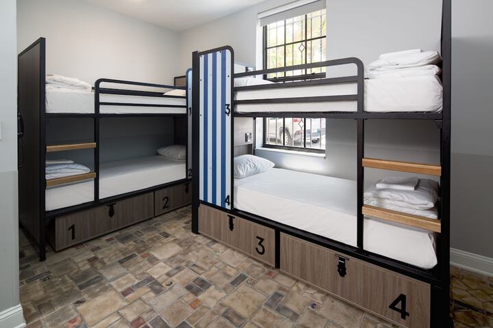 Room 32 of 73