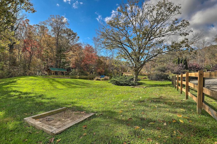 Fletcher Cabin: Wraparound Deck & Pond Access