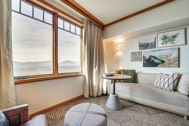 Mountain Views & Pool Access: Cle Elum Condo!