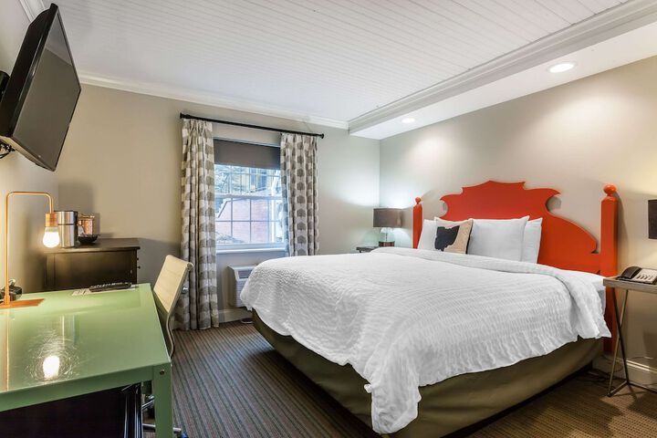 The Aurora Inn