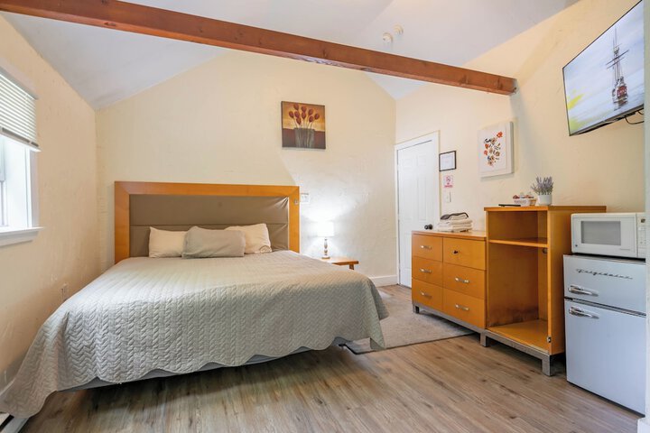 Jonathan Edwards Motel