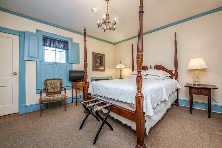 Wayside Inn