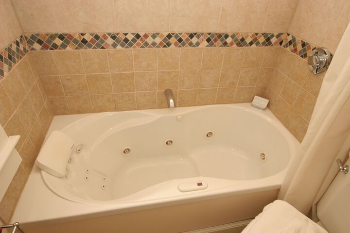 Hot Tub 48 of 66