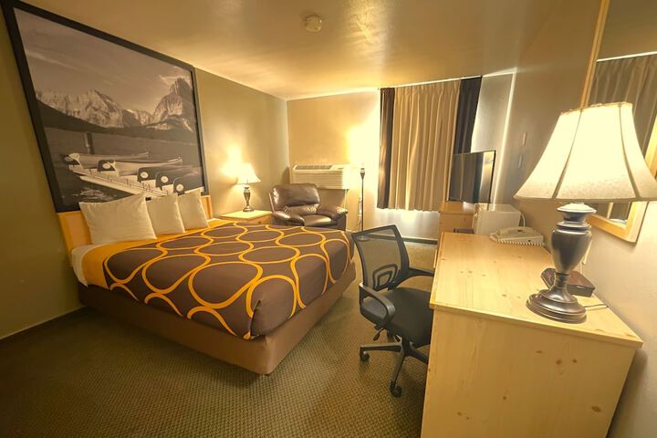 Room 33 of 46