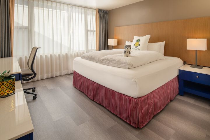 Staypineapple Hotel Rose, Downtown Portland