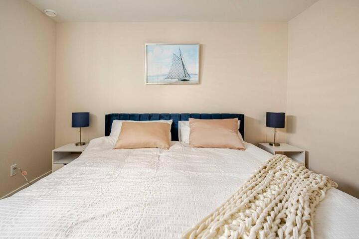 Victorias Family Oceanside Retreat brand new 2br basement