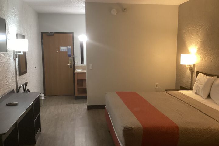 Room 29 of 35