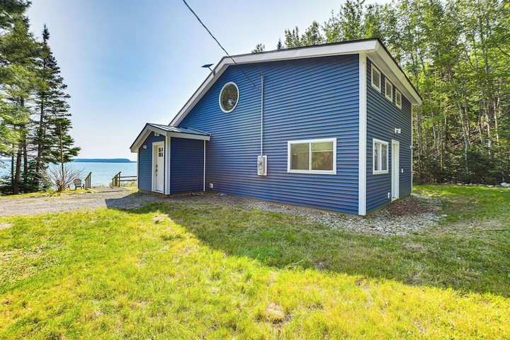 Waterfront Roque Bluffs Hideaway w / Private Beach