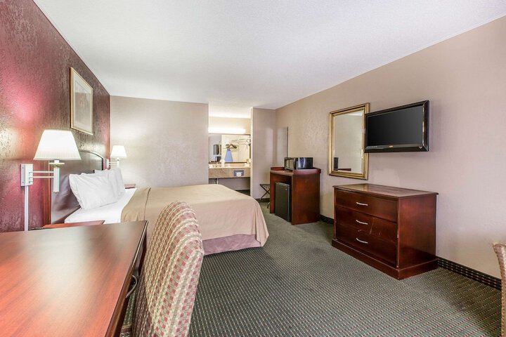 Room 9 of 25