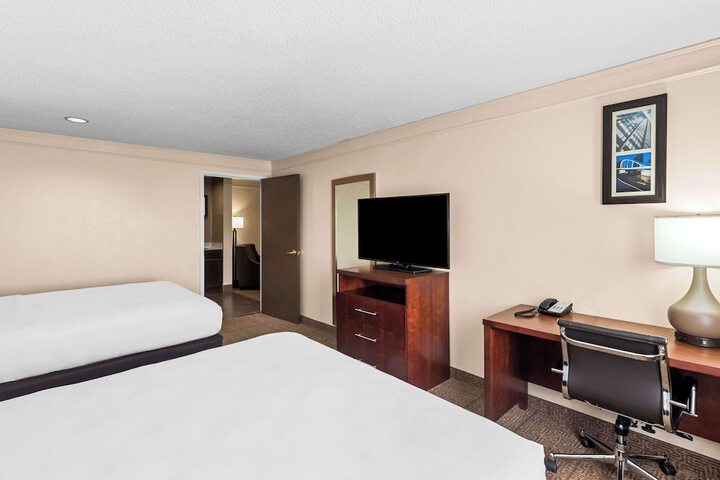Comfort Inn & Suites Heath - Newark South