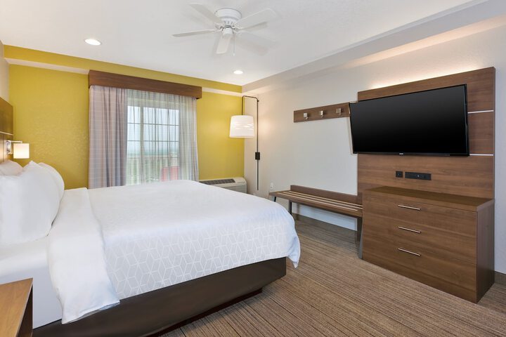Holiday Inn Express & Suites Petoskey by IHG