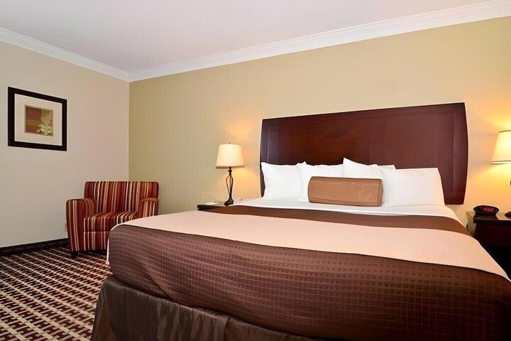 Days Inn & Suites by Wyndham Johnson City