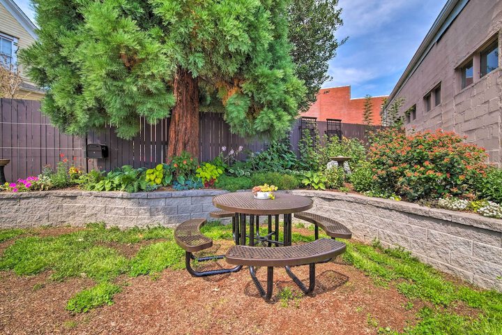 Renovated North Bend Cottage: Near Eateries!