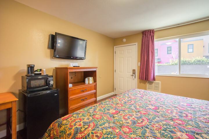 Room 10 of 33