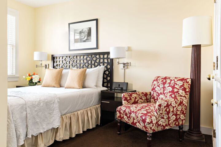 Brass Key Guesthouse - Adults Only
