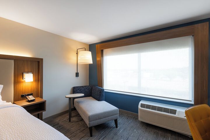 Holiday Inn Express & Suites Greenwood Mall by IHG