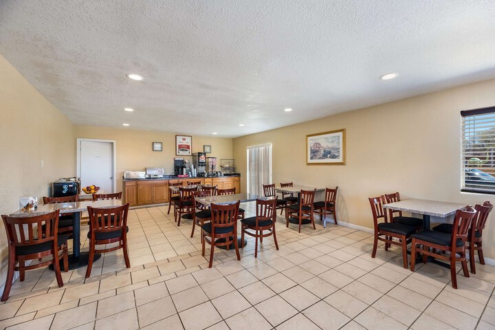 Econo Lodge I-40 exit 286 Holbrook
