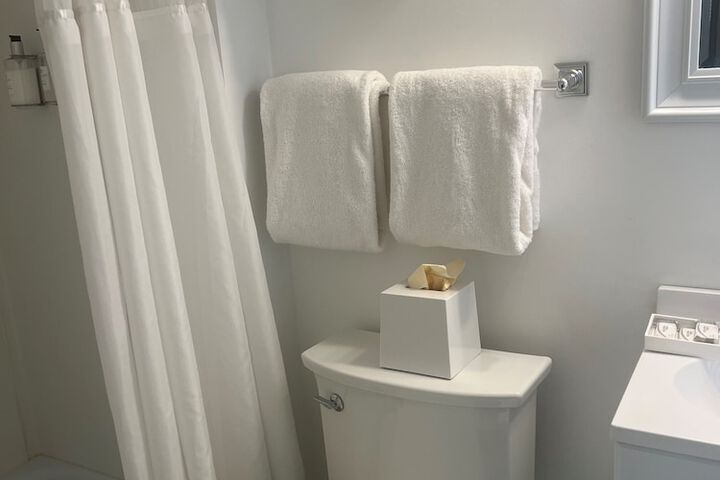 Room 33 of 54