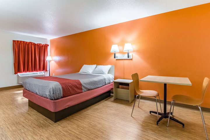 Room 34 of 39