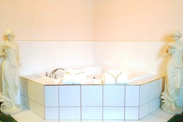 Hot Tub 46 of 48