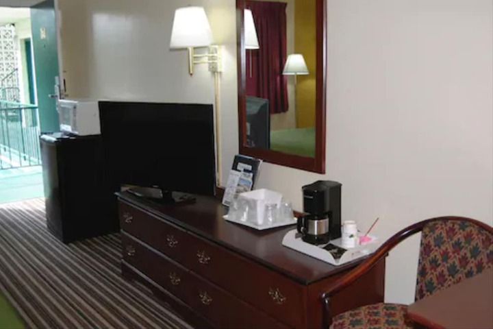 Room 8 of 21