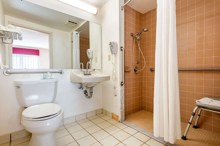 Room 9 of 35