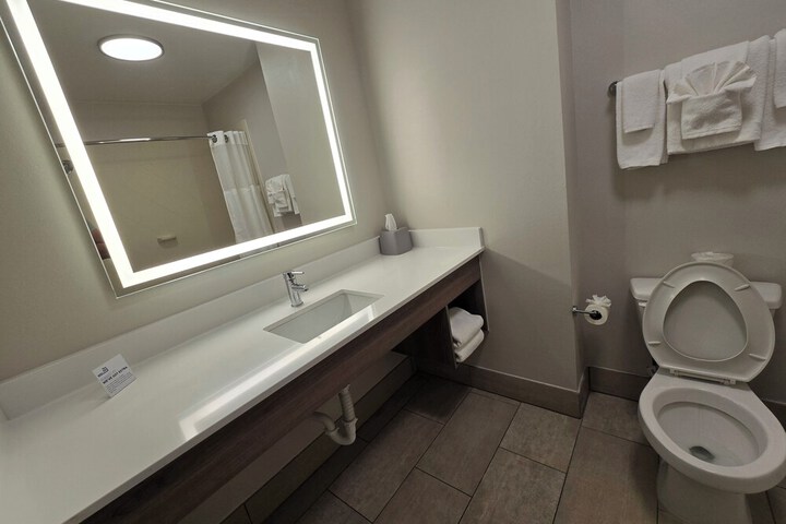 Holiday Inn Express Hotel & Suites Smithfield - Selma I -95 by IHG