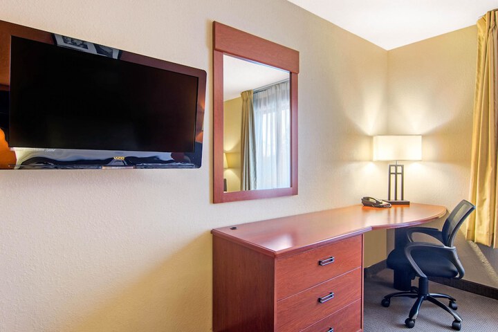 Room 11 of 30