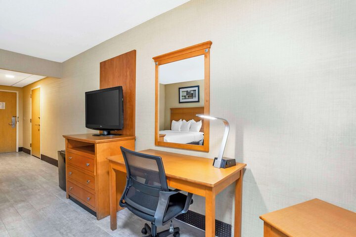 Room 10 of 35