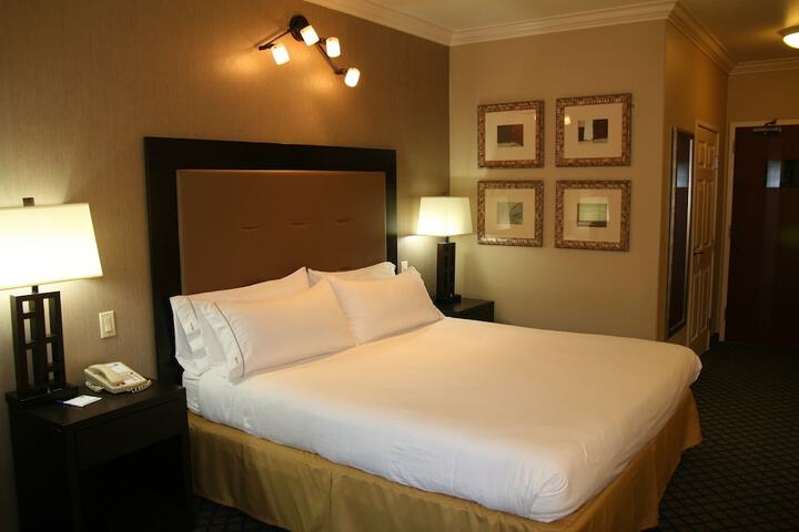 Room 9 of 23