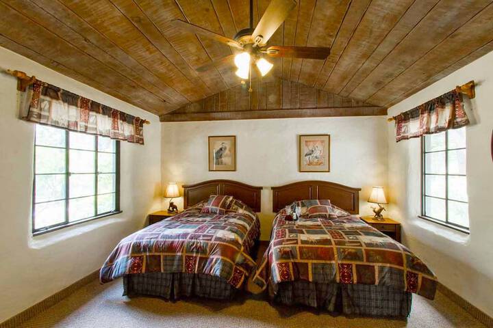Room 4 of 10
