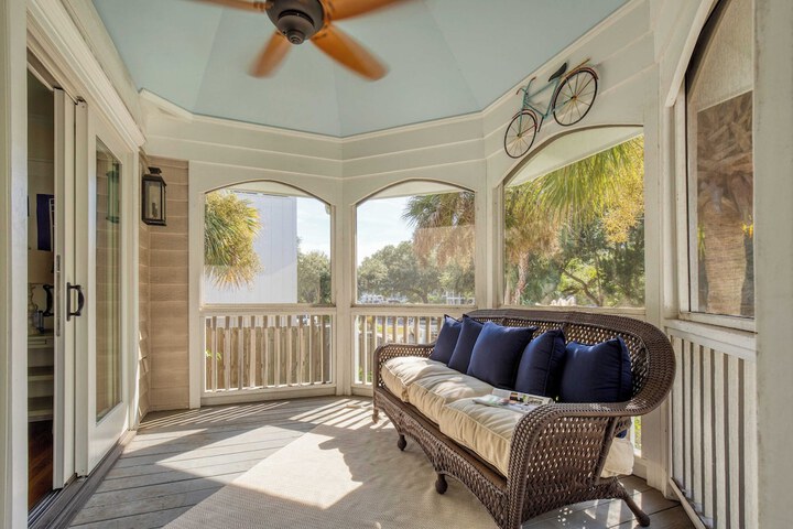 Palmetto by Avantstay Gorgeous Character Home w / Pool Sun Room & Pool Table!
