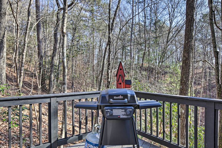 Cozy & Quiet Studio w / Porch Near Scenic Railway!