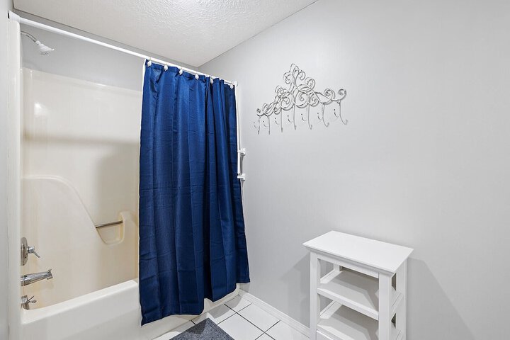 Room 68 of 153