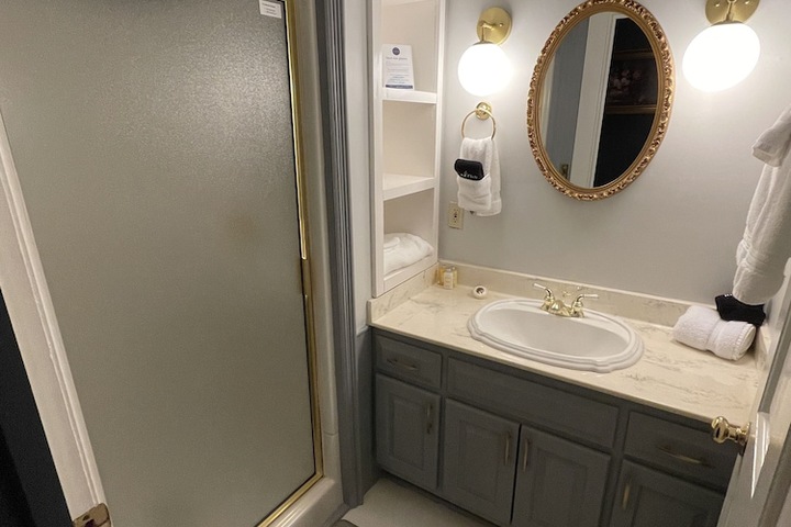Room 28 of 87