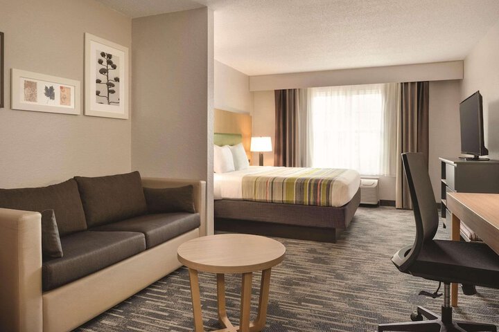 Country Inn & Suites by Radisson Pella, IA