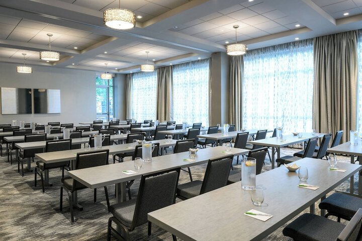 Courtyard by Marriott Edgewater NYC Area