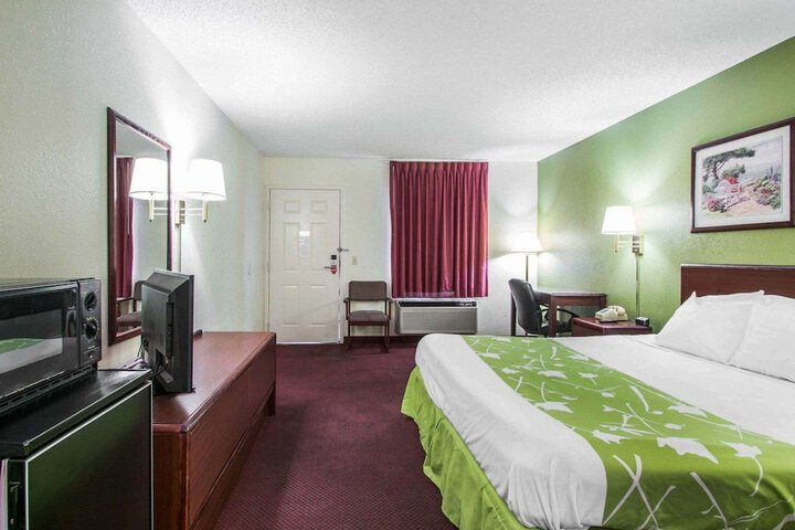 Room 35 of 46