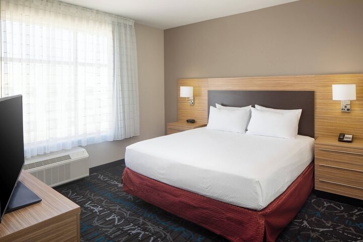 Room 18 of 28