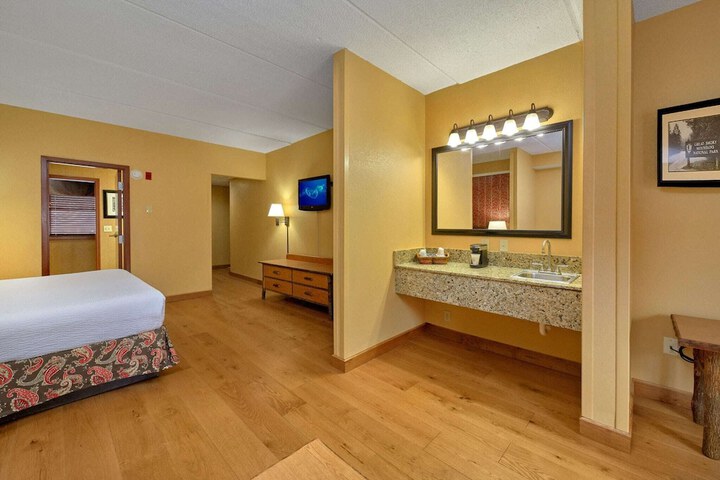 Room 10 of 32