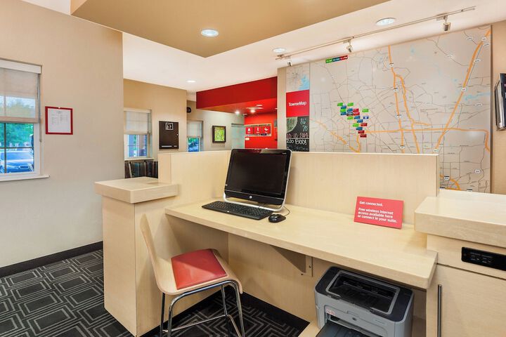 Business Center 21 of 22