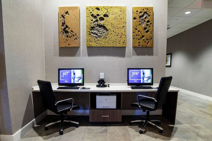 Business Center 44 of 45