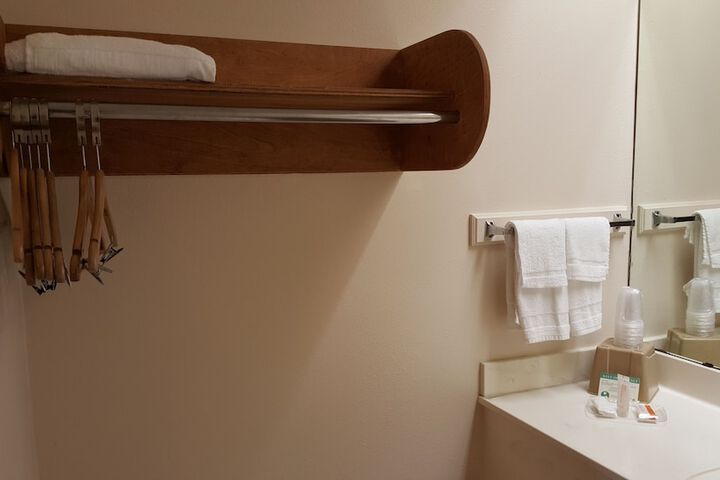 Room 12 of 27
