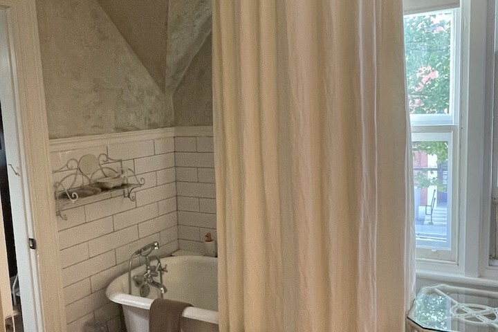 Room 100 of 164
