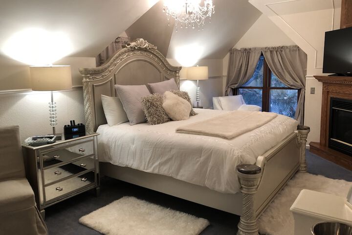 Room 32 of 60