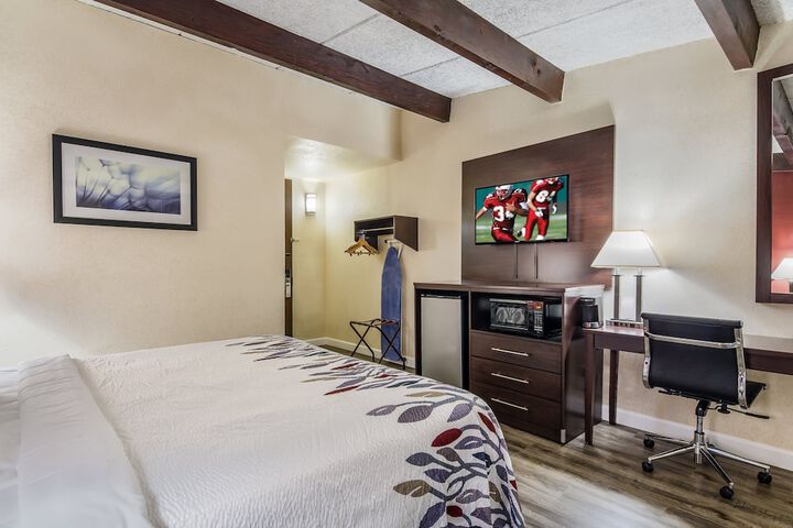 Room 18 of 32