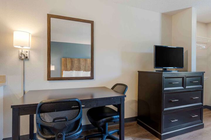 Room 13 of 28