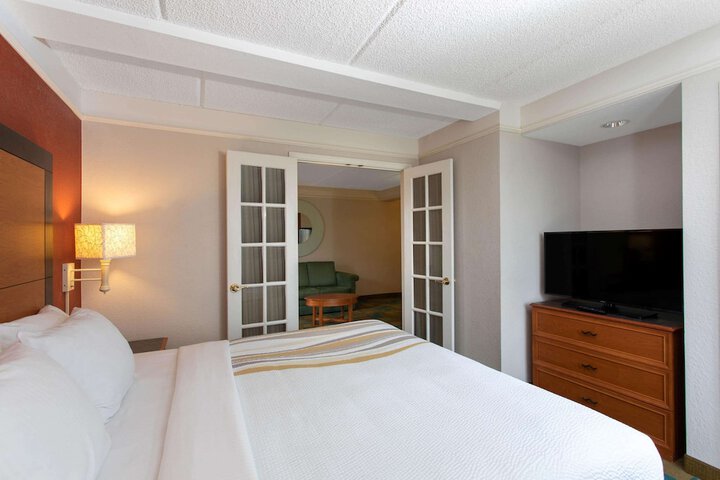 Room 10 of 48